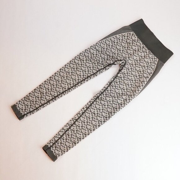 Gymshark WTFlex Seamless High Waisted Leggings Chevron Charcoal - S - EUC - Picture 2 of 5